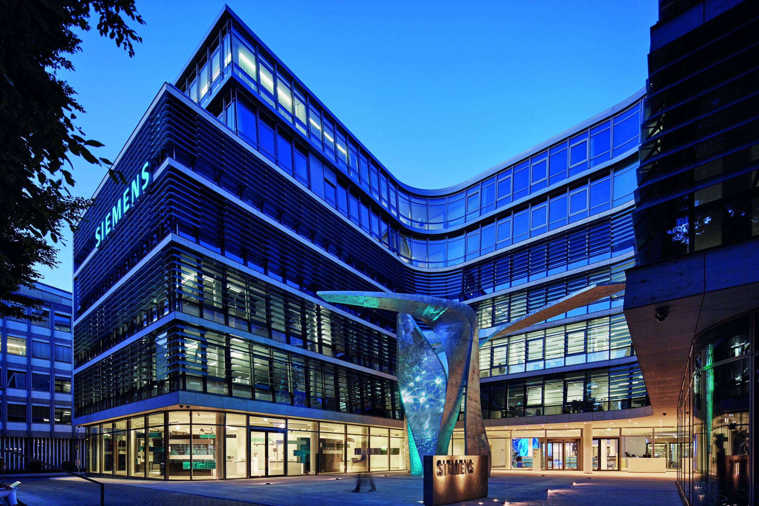 Siemens corporate headquarters: Showroom displaying state-of-the-art glass technology