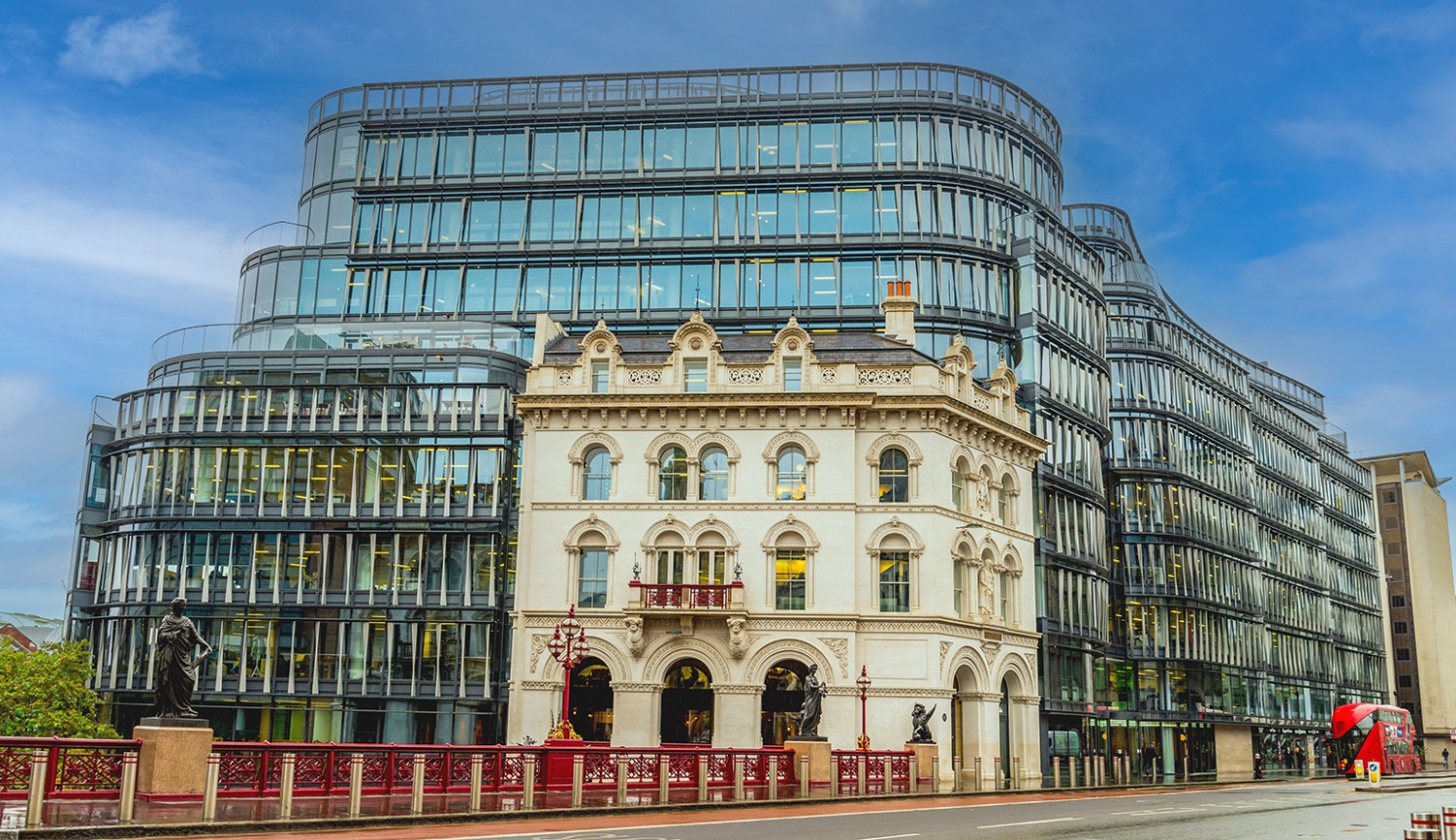 Super Spacer® celebrates the long-lasting durability of insulating glass